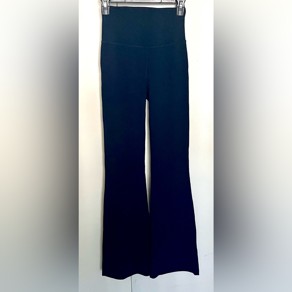 Lululemon. Size 4. Groove Super High-Rise Flared Pant.